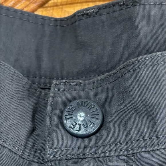 The North Face Dark Gray Nylon Hiking/Trail Cargo Shorts Large - Picture 3 of 9
